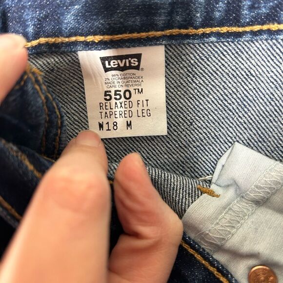 VINTAGE Levi’s High Waisted Relaxed Fit Tapered Leg Jeans
Size 18 - Picture 5 of 6